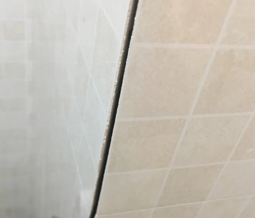 宁武瓷砖空鼓维修公司分享阳台瓷砖脱落的修复过程可以分为以下几个步骤